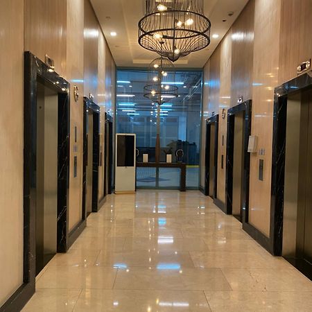 1 Bedroom Uptown Bgc Across Uptown Mall مانيلا المظهر الخارجي الصورة