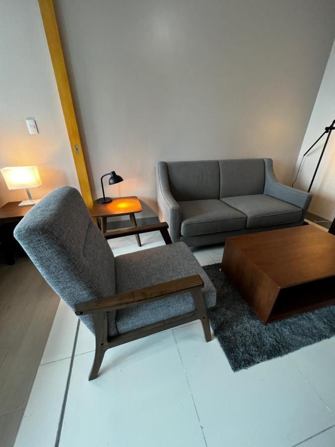 1 Bedroom Uptown Bgc Across Uptown Mall مانيلا المظهر الخارجي الصورة