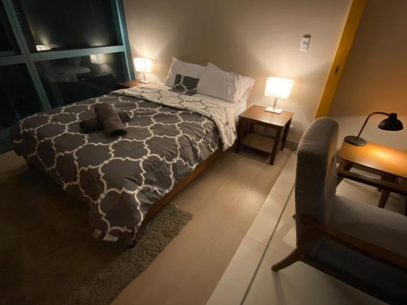 1 Bedroom Uptown Bgc Across Uptown Mall مانيلا المظهر الخارجي الصورة