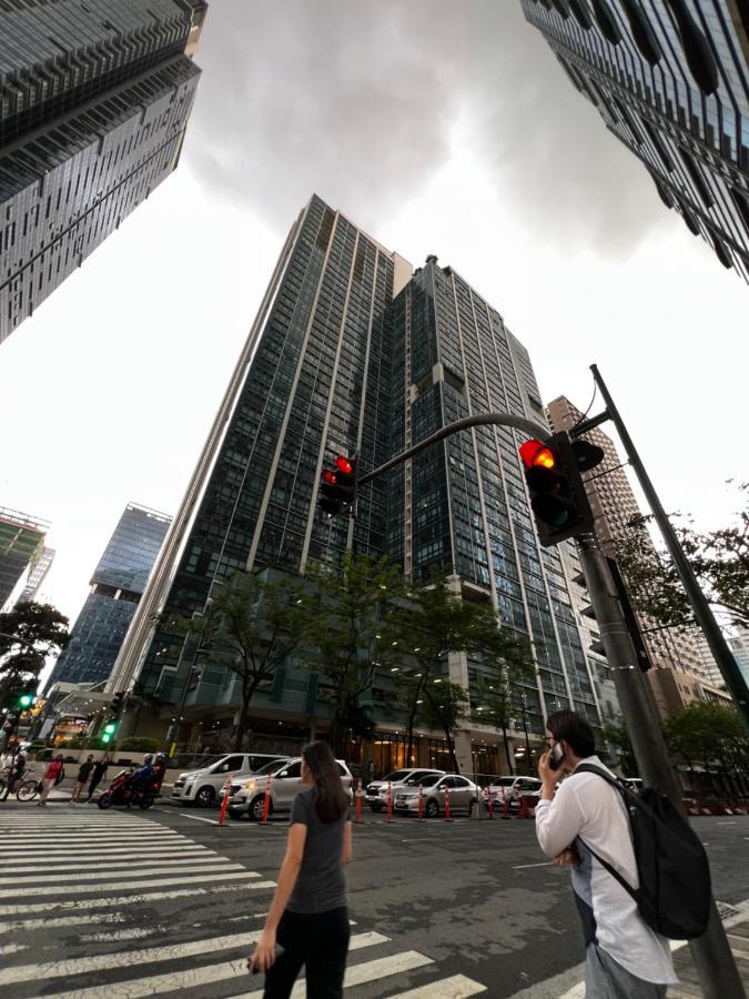 1 Bedroom Uptown Bgc Across Uptown Mall مانيلا المظهر الخارجي الصورة