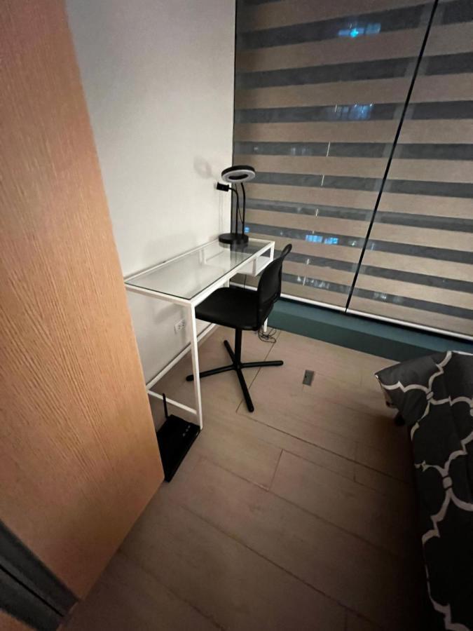 1 Bedroom Uptown Bgc Across Uptown Mall مانيلا المظهر الخارجي الصورة