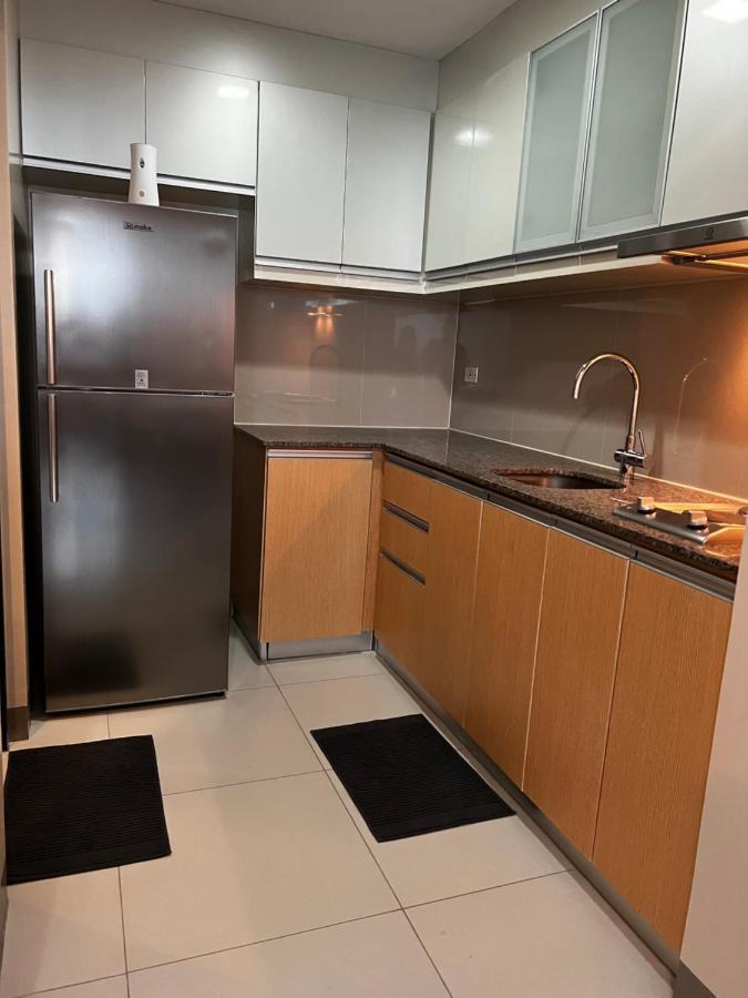 1 Bedroom Uptown Bgc Across Uptown Mall مانيلا المظهر الخارجي الصورة