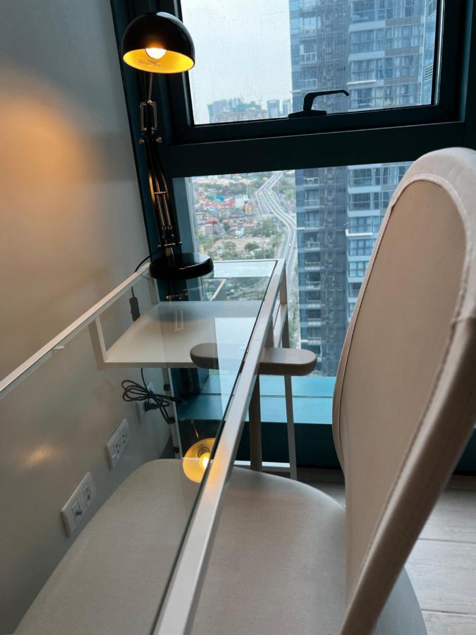 1 Bedroom Uptown Bgc Across Uptown Mall مانيلا المظهر الخارجي الصورة