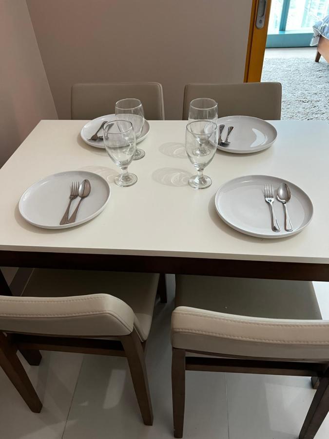 1 Bedroom Uptown Bgc Across Uptown Mall مانيلا المظهر الخارجي الصورة