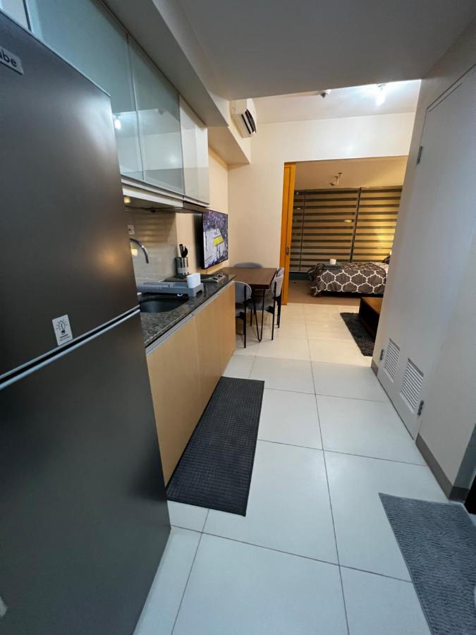 1 Bedroom Uptown Bgc Across Uptown Mall مانيلا المظهر الخارجي الصورة