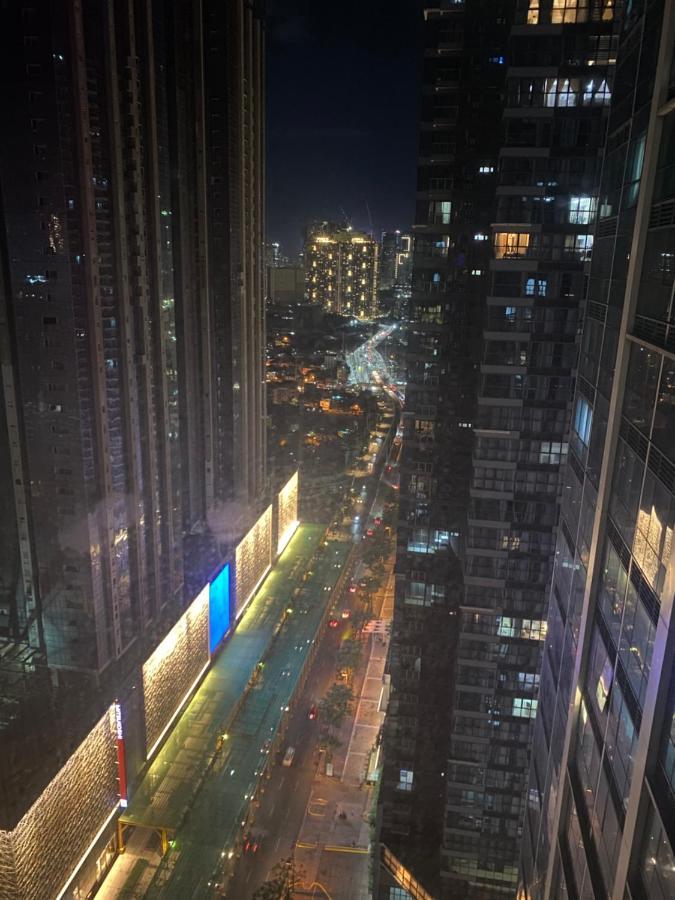 1 Bedroom Uptown Bgc Across Uptown Mall مانيلا المظهر الخارجي الصورة