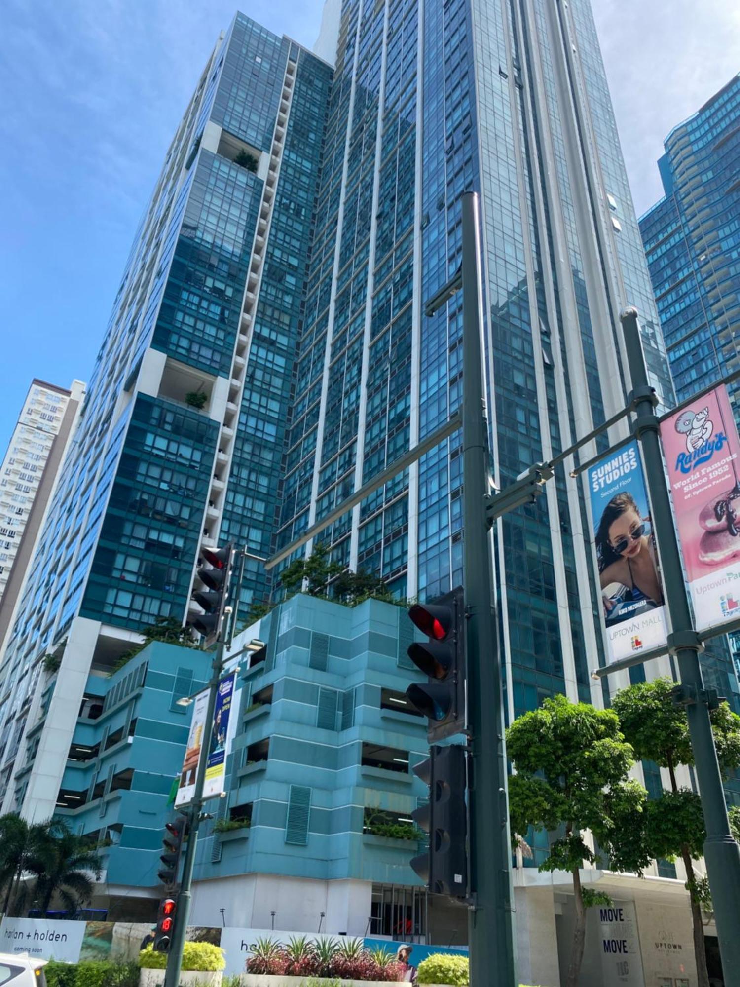 1 Bedroom Uptown Bgc Across Uptown Mall مانيلا المظهر الخارجي الصورة